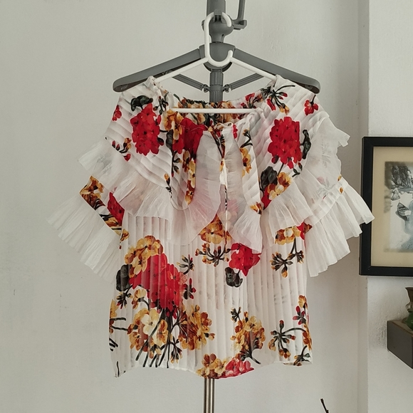 others Tops - Korean Floral Blouse